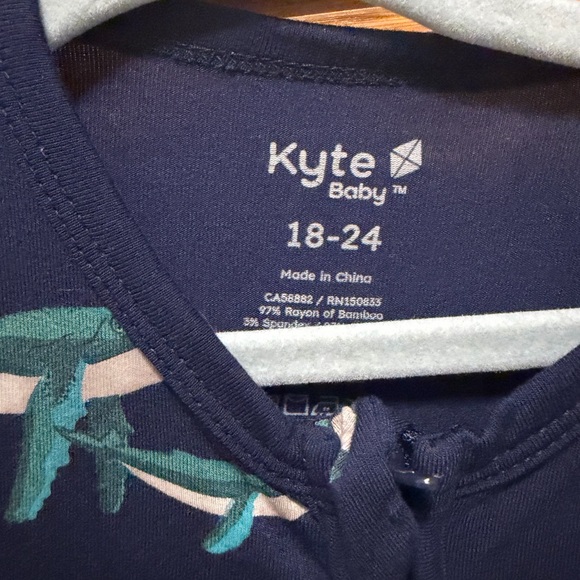 Kyte BABY 🐋 Shorty Romper - Picture 3 of 3